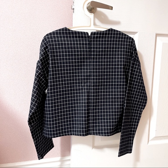 [TOPTEN] KOREAN STYLE NAVY BLUE CHECKED CROP TOP - Picture 2 of 4